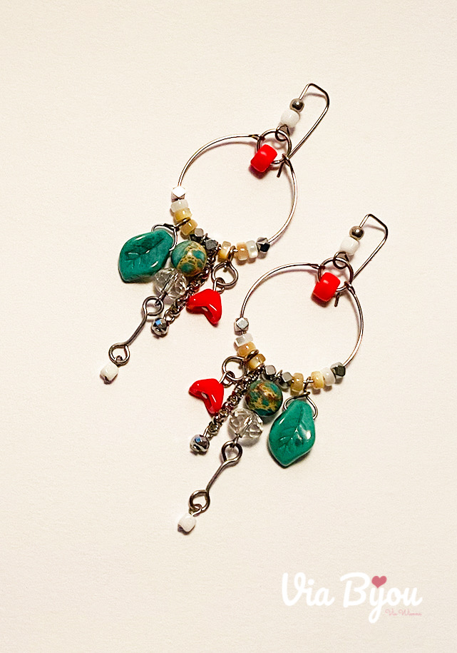 Colored round earrings