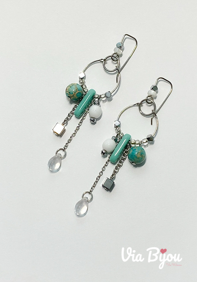 Turquoise white round earrings