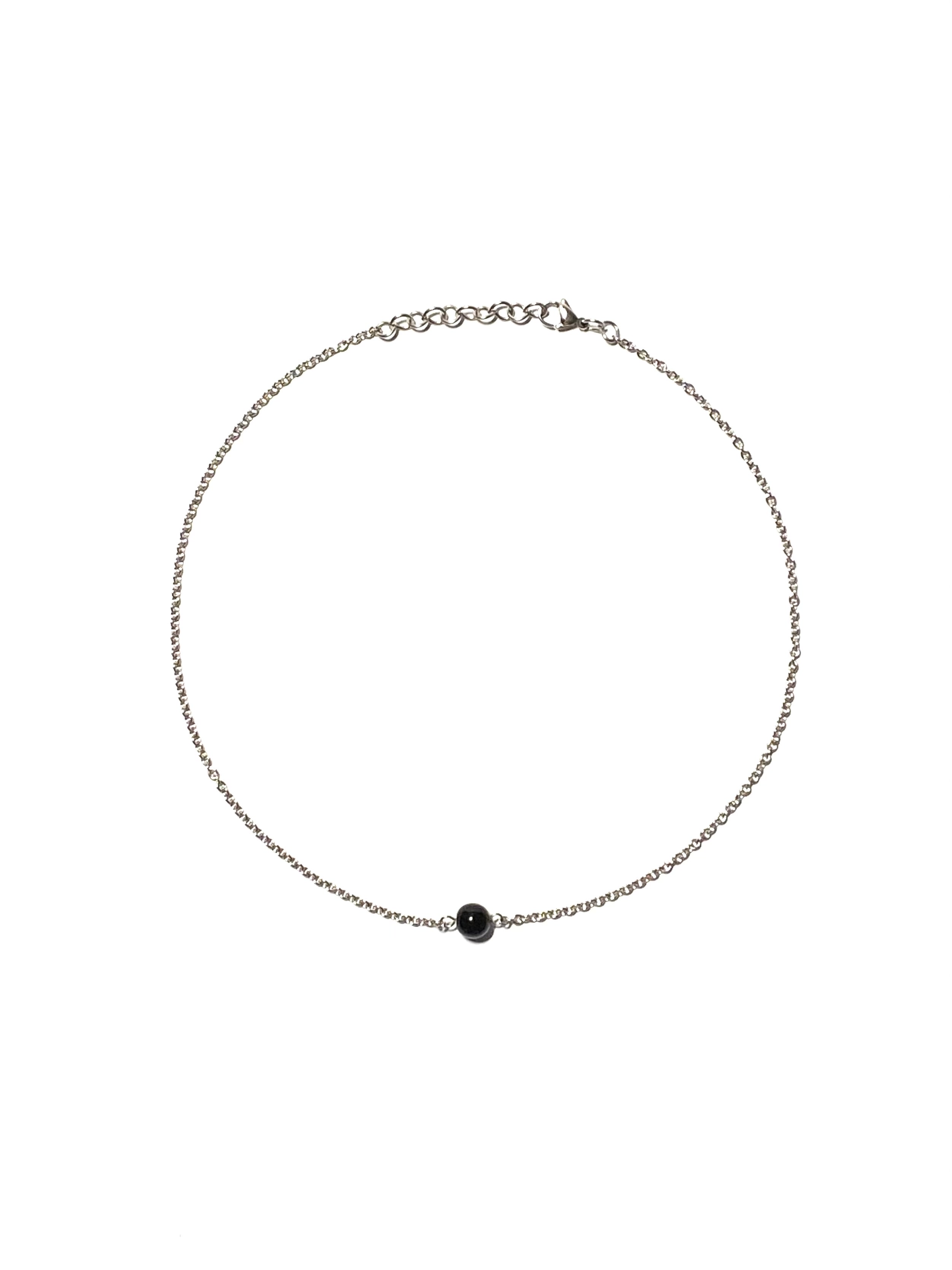 Čierny náhrdelník s guličkou.jpg