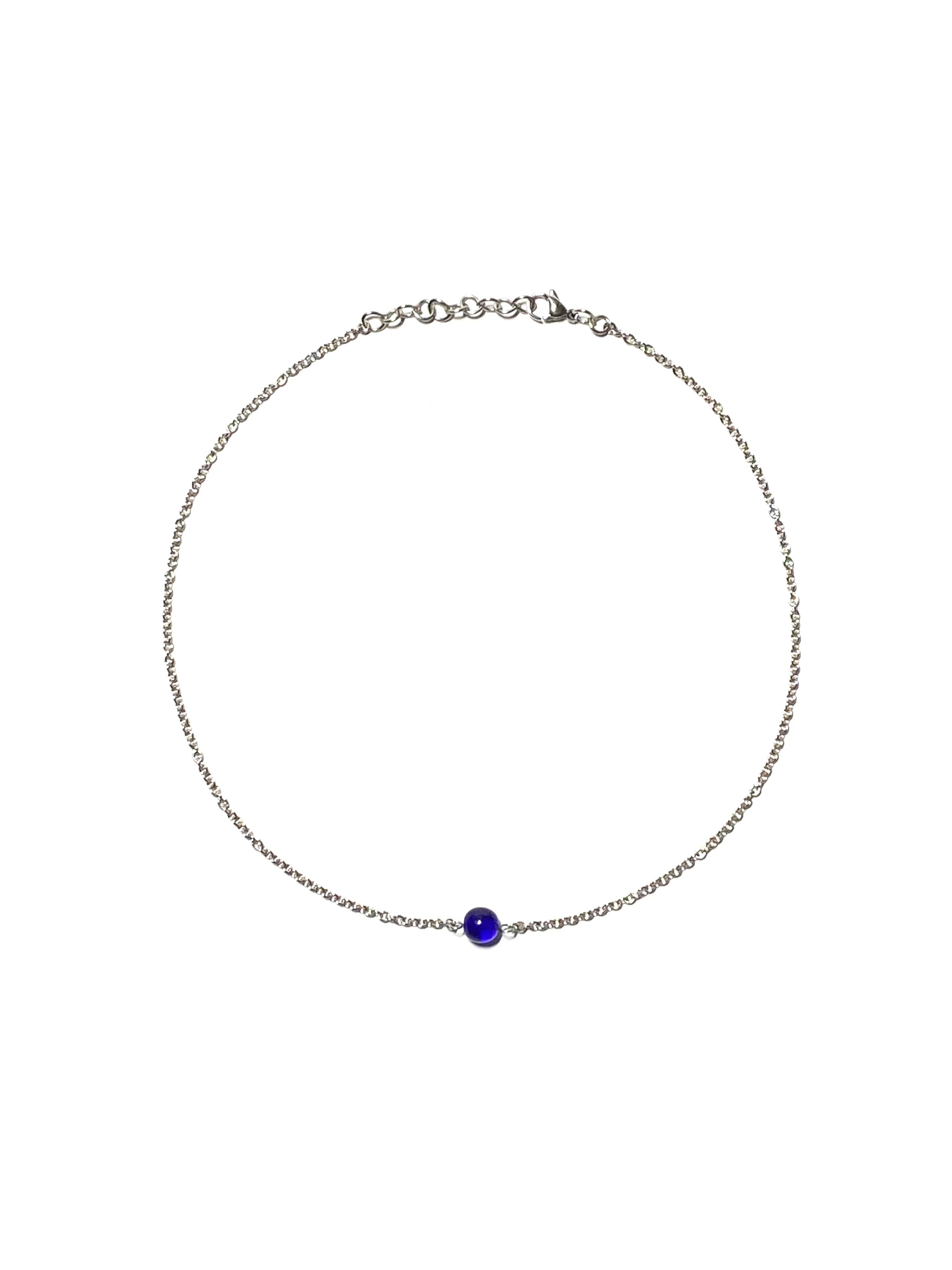 Tmavomodrý náhrdelník s guličkou.jpg